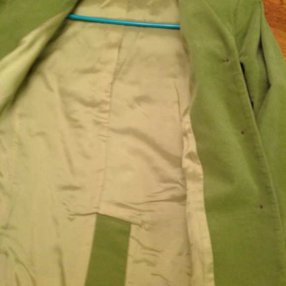 Green jacket perfect for holiday - Picture 4 of 6